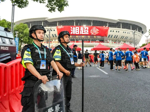 平安赛场最强“第十二人”——湖南公安护航湘超联赛纪实